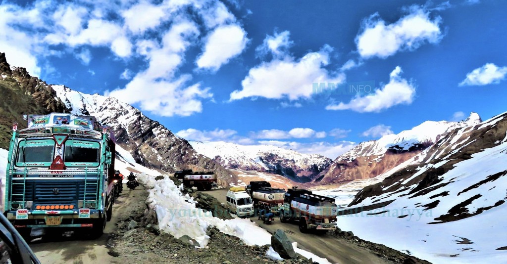 Pic_4_High_Mountain_Passes_at_Manali_Leh_Highway_1